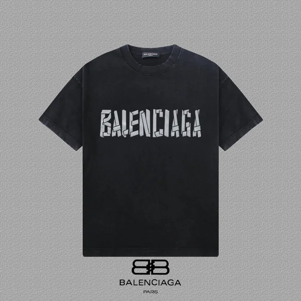 バレンシアガ Tシャツ