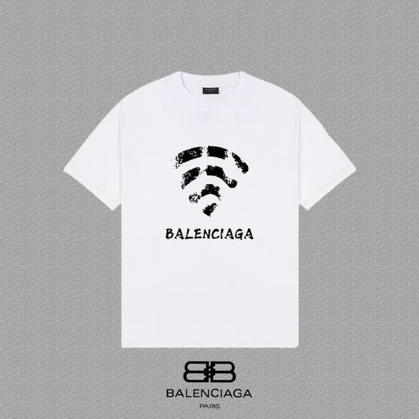 バレンシアガ Tシャツ