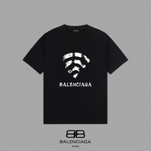 バレンシアガ Tシャツ