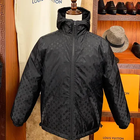 ルイヴィトン ダウンジャケット