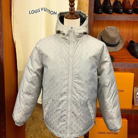 ルイヴィトン ダウンジャケット