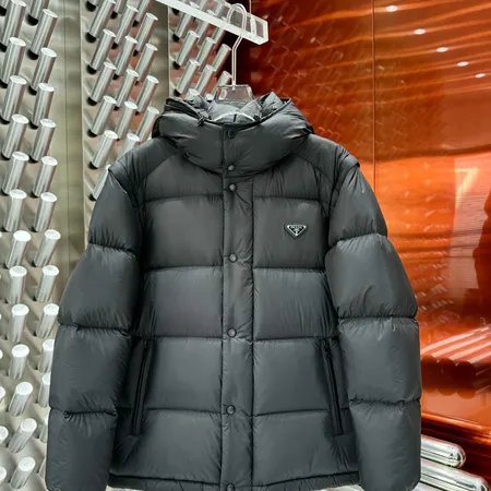 プラダ ダウンジャケット