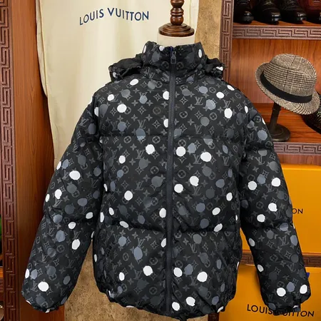 ルイヴィトン ダウンジャケット