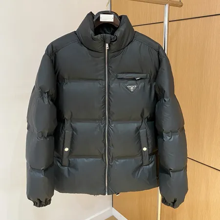 プラダ ダウンジャケット