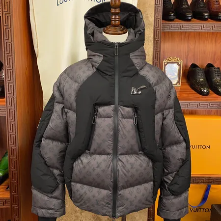 ルイヴィトン ダウンジャケット