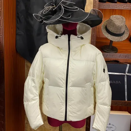 プラダ ダウンジャケット