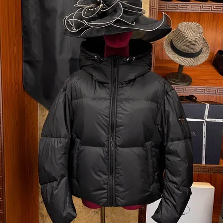 プラダ ダウンジャケット