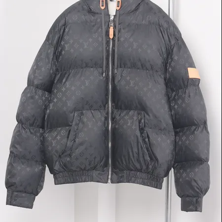 ルイヴィトン ダウンジャケット