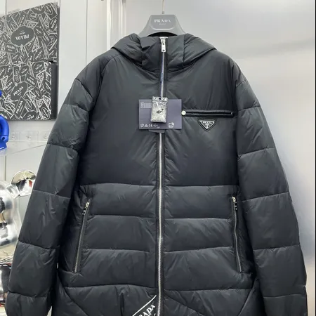 プラダ ダウンジャケット