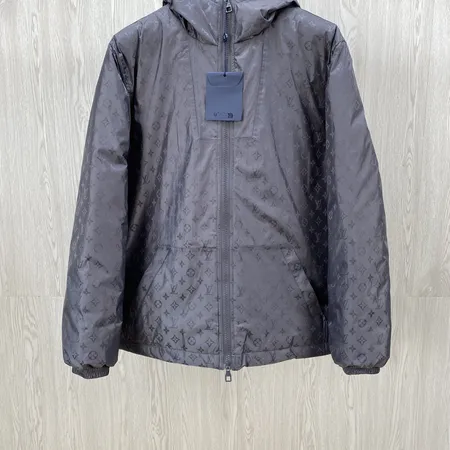 ルイヴィトン ダウンジャケット