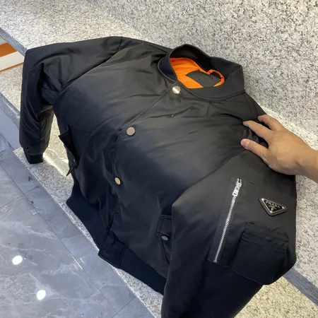 プラダ ダウンジャケット