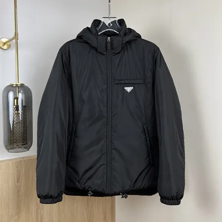 プラダ ダウンジャケット