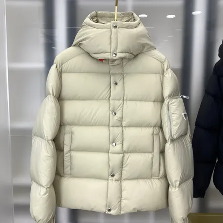 プラダ ダウンジャケット
