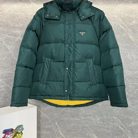 プラダ ダウンジャケット