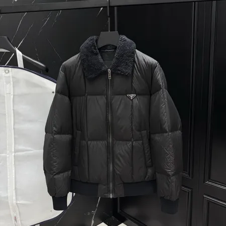 プラダ ダウンジャケット