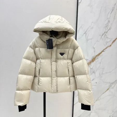 プラダ ダウンジャケット