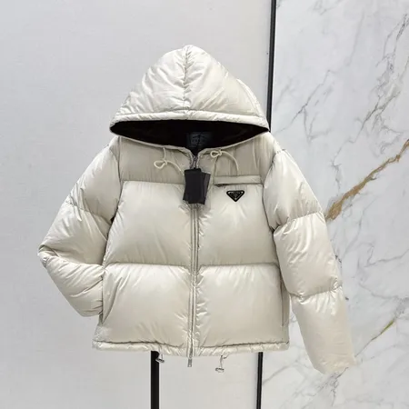 プラダ ダウンジャケット