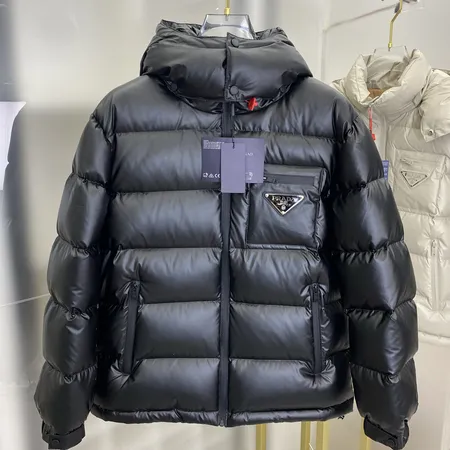 プラダ ダウンジャケット