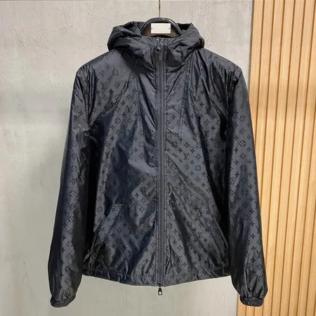 ルイヴィトン ダウンジャケット