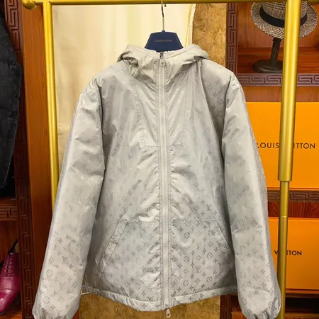 ルイヴィトン ダウンジャケット