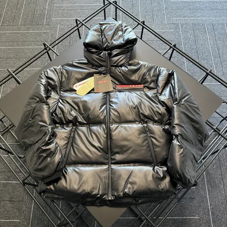 プラダ ダウンジャケット