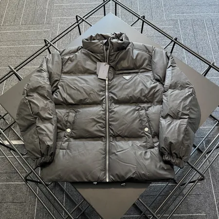 プラダ ダウンジャケット