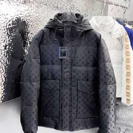 ルイヴィトン ダウンジャケット