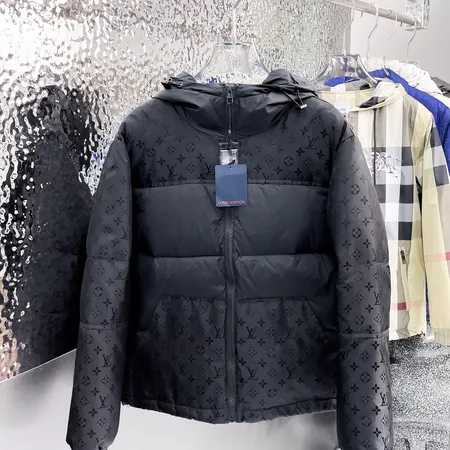 ルイヴィトン ダウンジャケット