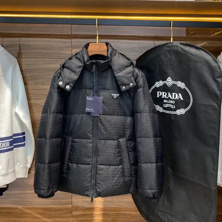 プラダ ダウンジャケット
