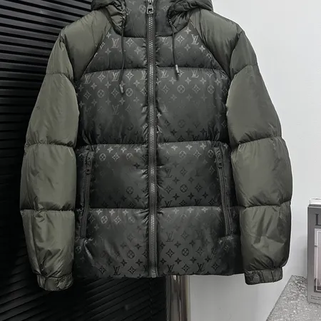 ルイヴィトン ダウンジャケット