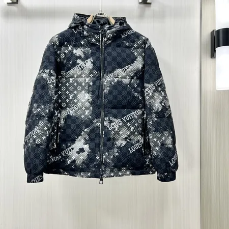 ルイヴィトン ダウンジャケット