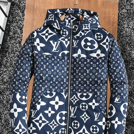 ルイヴィトン ダウンジャケット
