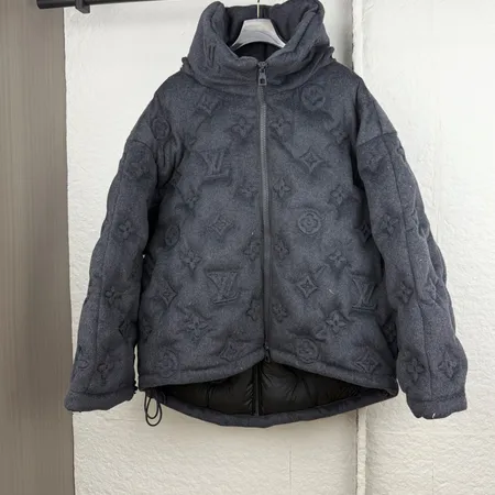 ルイヴィトン ダウンジャケット