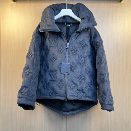 ルイヴィトン ダウンジャケット