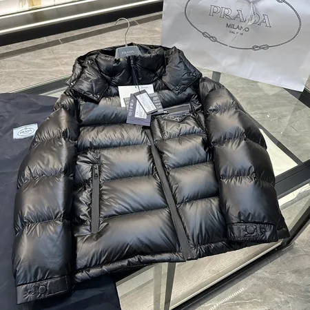 プラダ ダウンジャケット