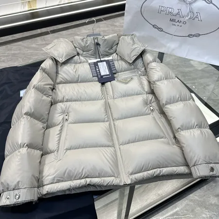 プラダ ダウンジャケット