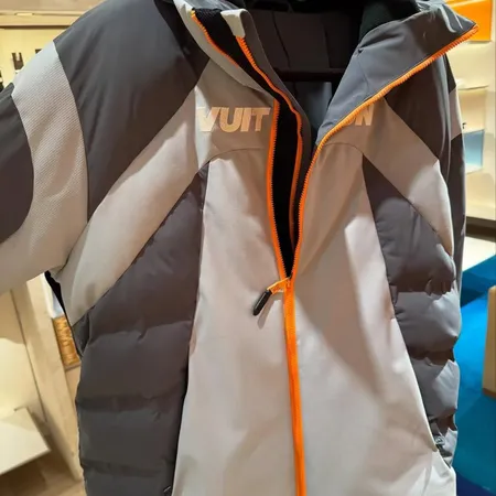 ルイヴィトン ダウンジャケット