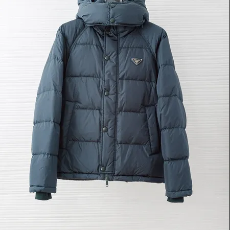 プラダ ダウンジャケット