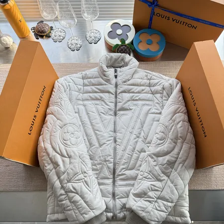 ルイヴィトン ダウンジャケット