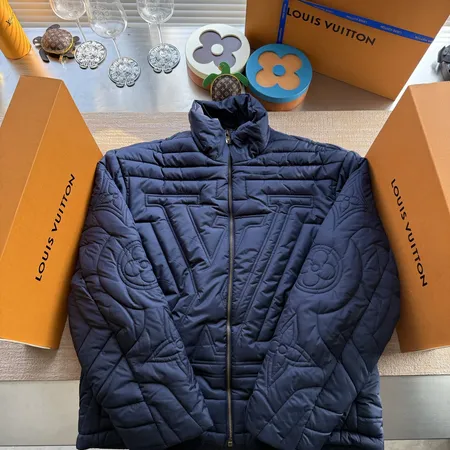 ルイヴィトン ダウンジャケット