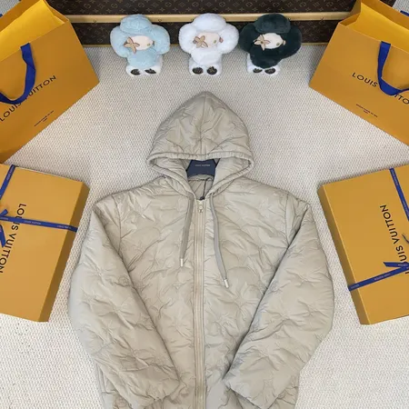 ルイヴィトン ダウンジャケット