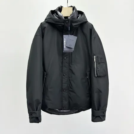 プラダ ダウンジャケット