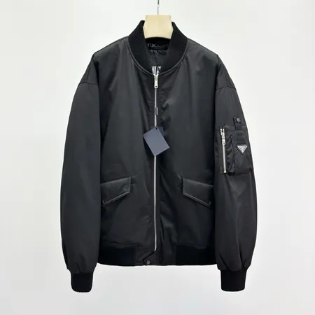 プラダ ダウンジャケット