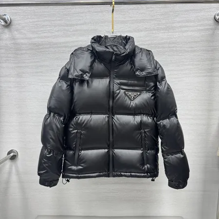 プラダ ダウンジャケット