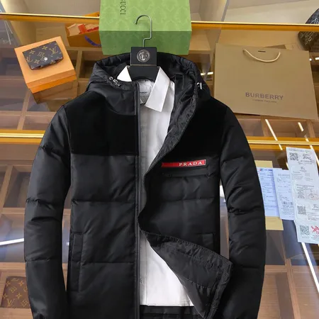 プラダ ダウンジャケット