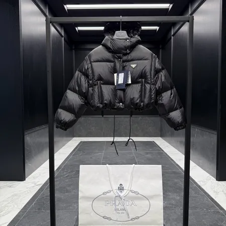 プラダ ダウンジャケット