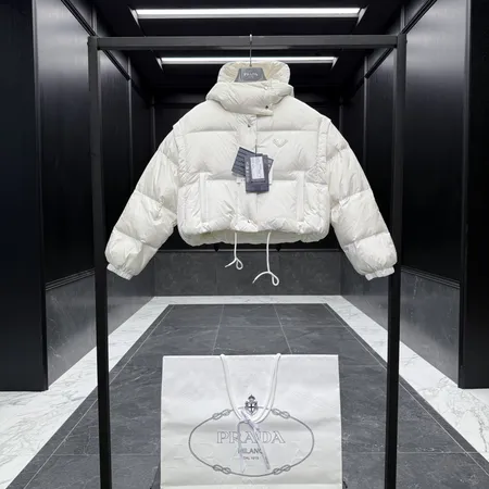 プラダ ダウンジャケット