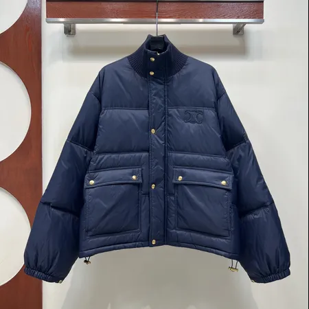 セリーヌ ダウンジャケット