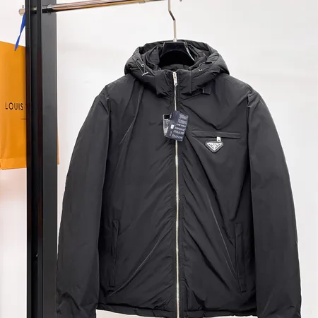 プラダ ダウンジャケット