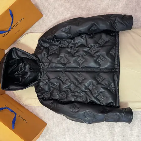 ルイヴィトン ダウンジャケット
